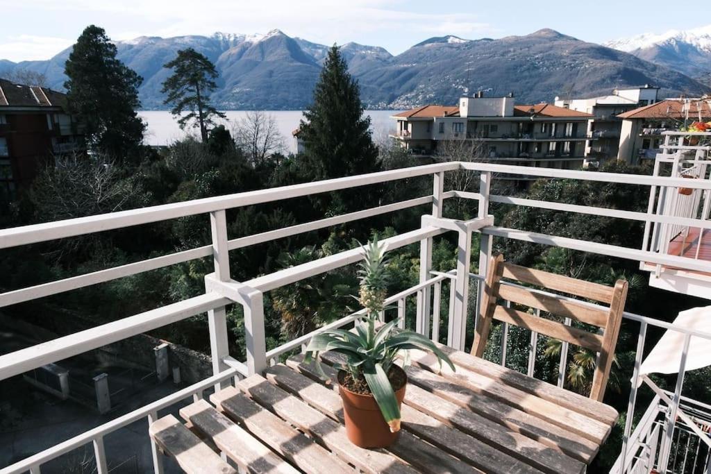 Studio With Lake And Montains Views Free Parking Luino Esterno foto